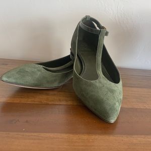 Tory Burch Ashton Olive Green Suede & Patent Leather T -Strap Flats 8.5